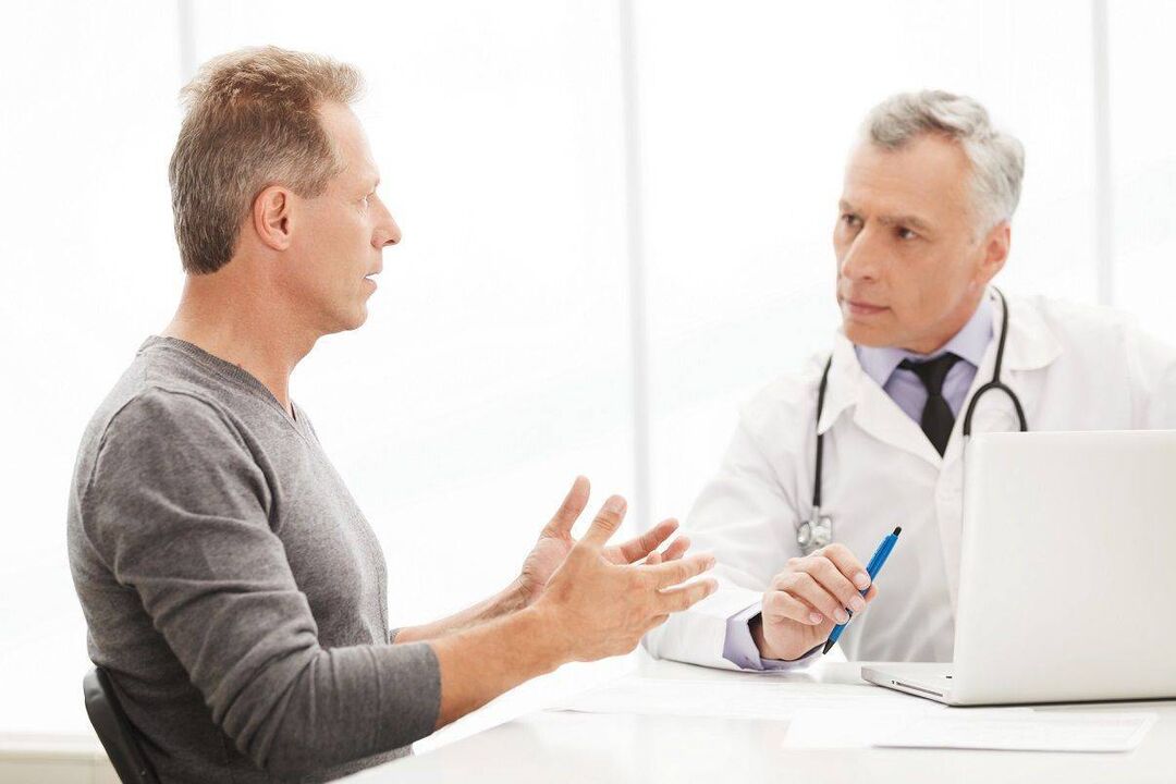Vedere un medico per i sintomi della prostatite